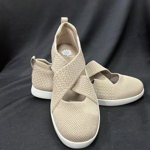 Yellowbox Slip on Taupe Shoe size 10